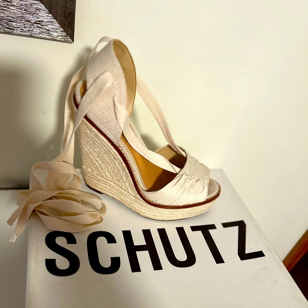 SCHUTZ PLATFORM